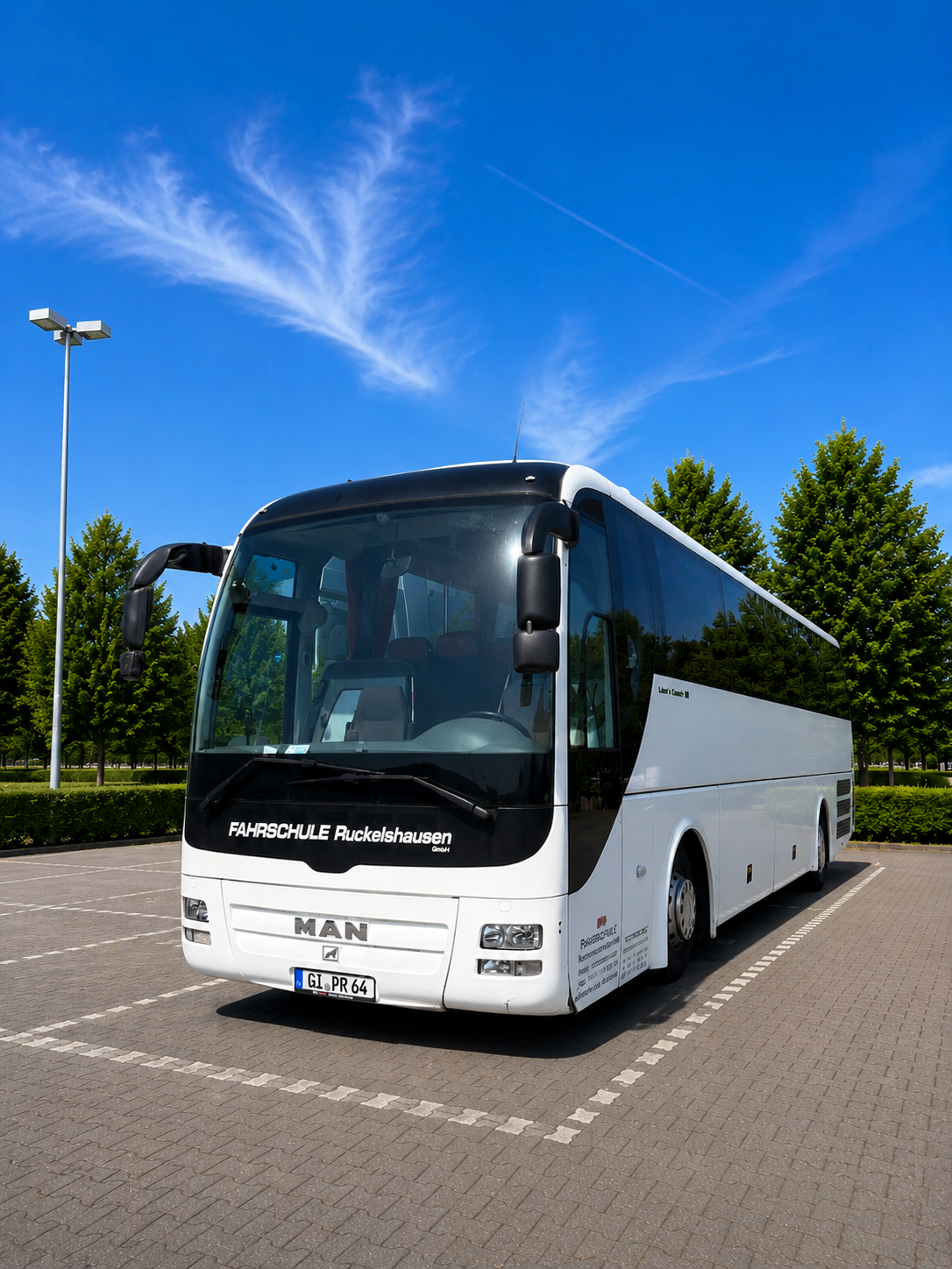 MAN LION´S COACH